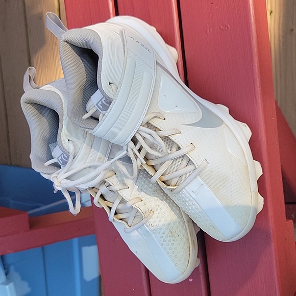 Baseball cleats - Picture 2 of 4